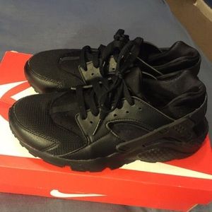 Black huarache